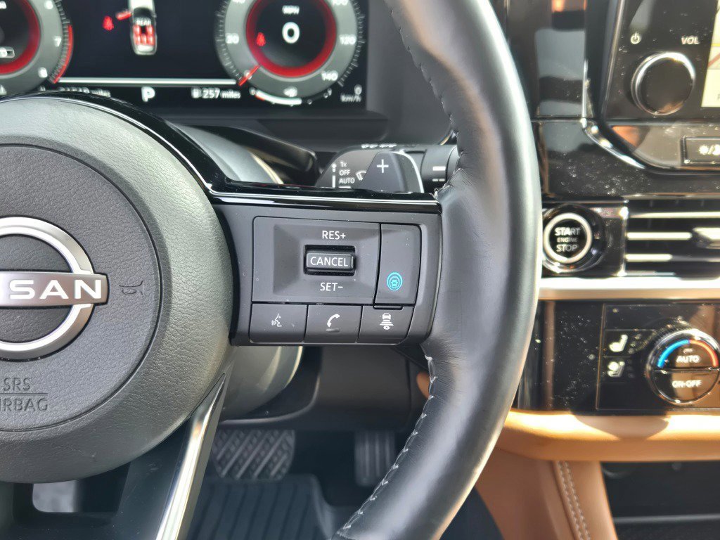 Used 2024 Nissan Pathfinder Platinum image 33