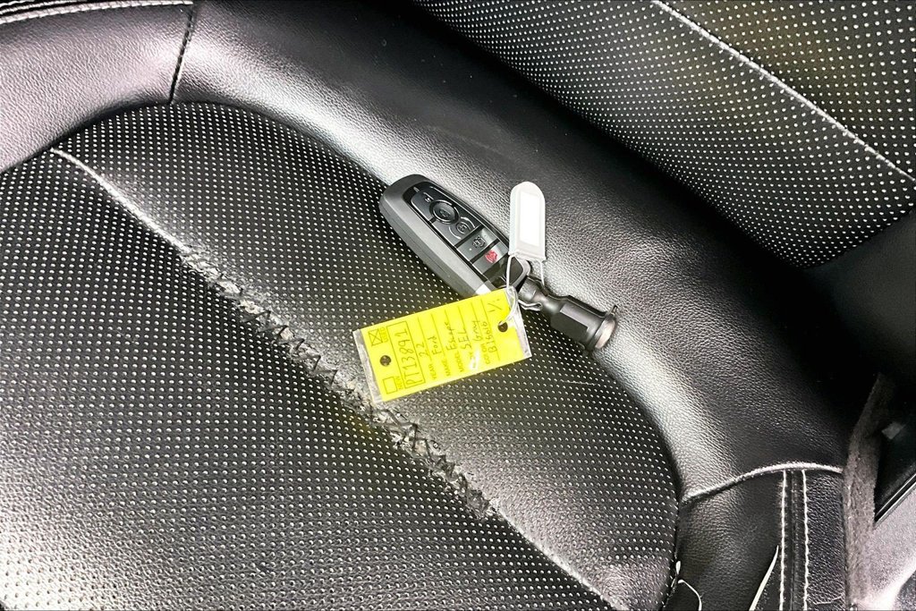 Certified 2022 Ford Escape SEL FWD image 11