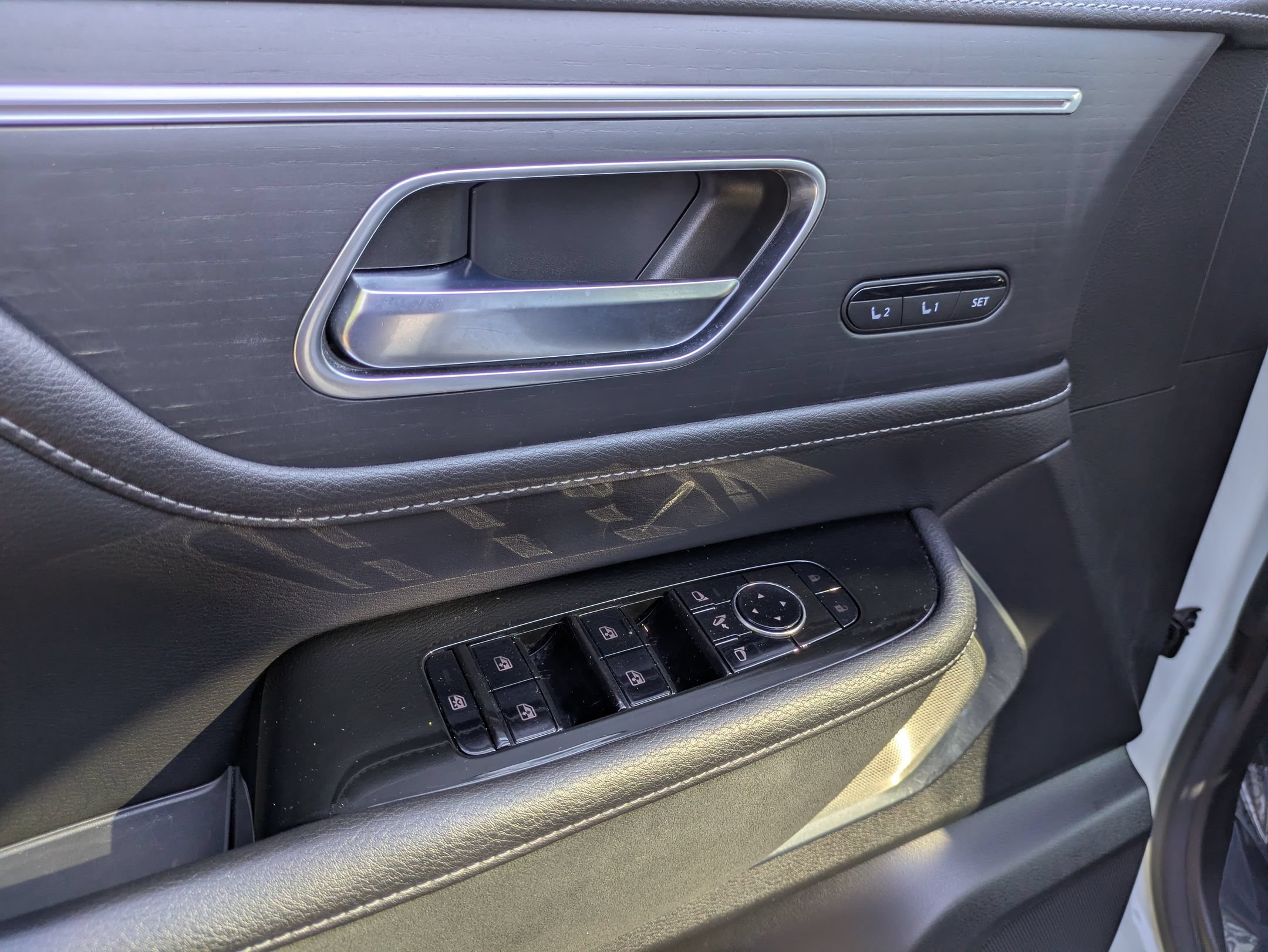 Used 2025 INFINITI QX80 Sensory AWD/4WD image 16