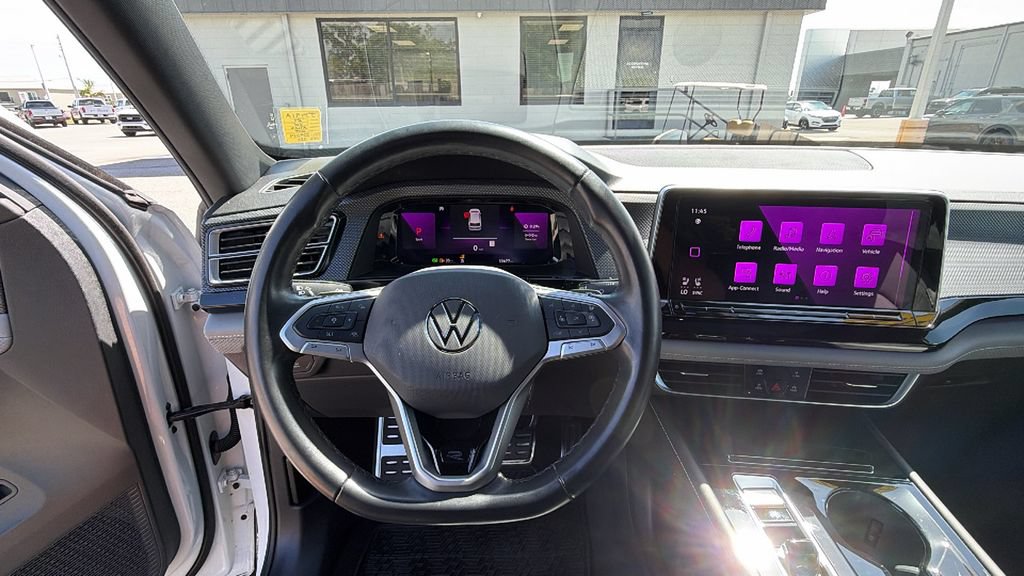 Used 2024 Volkswagen Atlas Cross Sport SEL R-Line AWD/4WD image 16