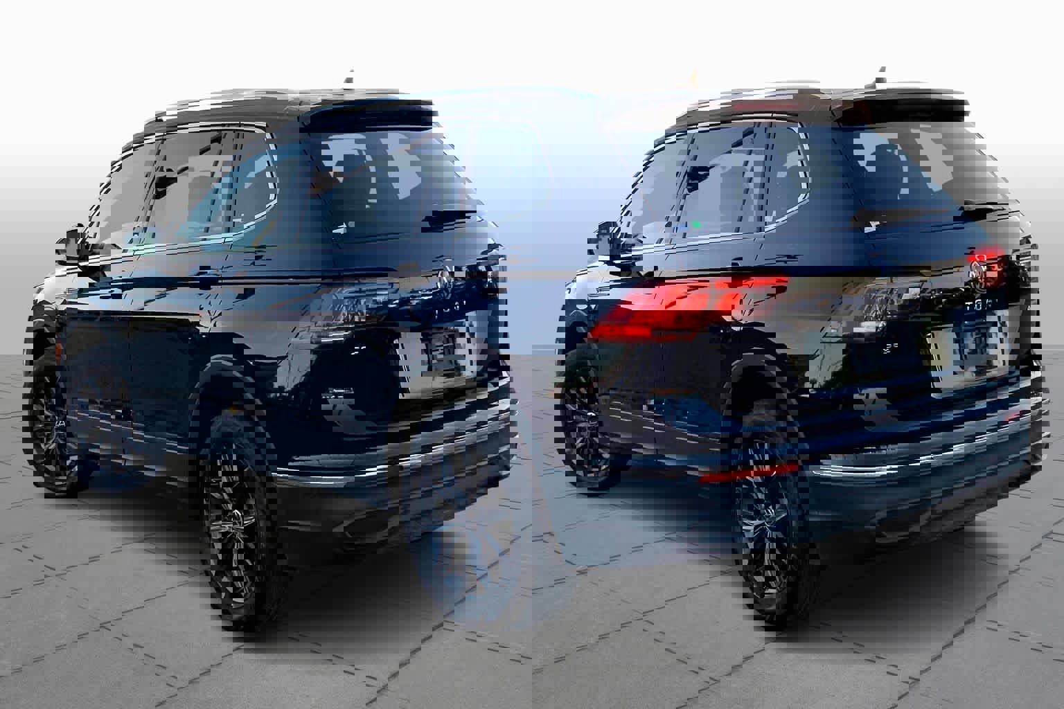 Used 2024 Volkswagen Tiguan SE image 4