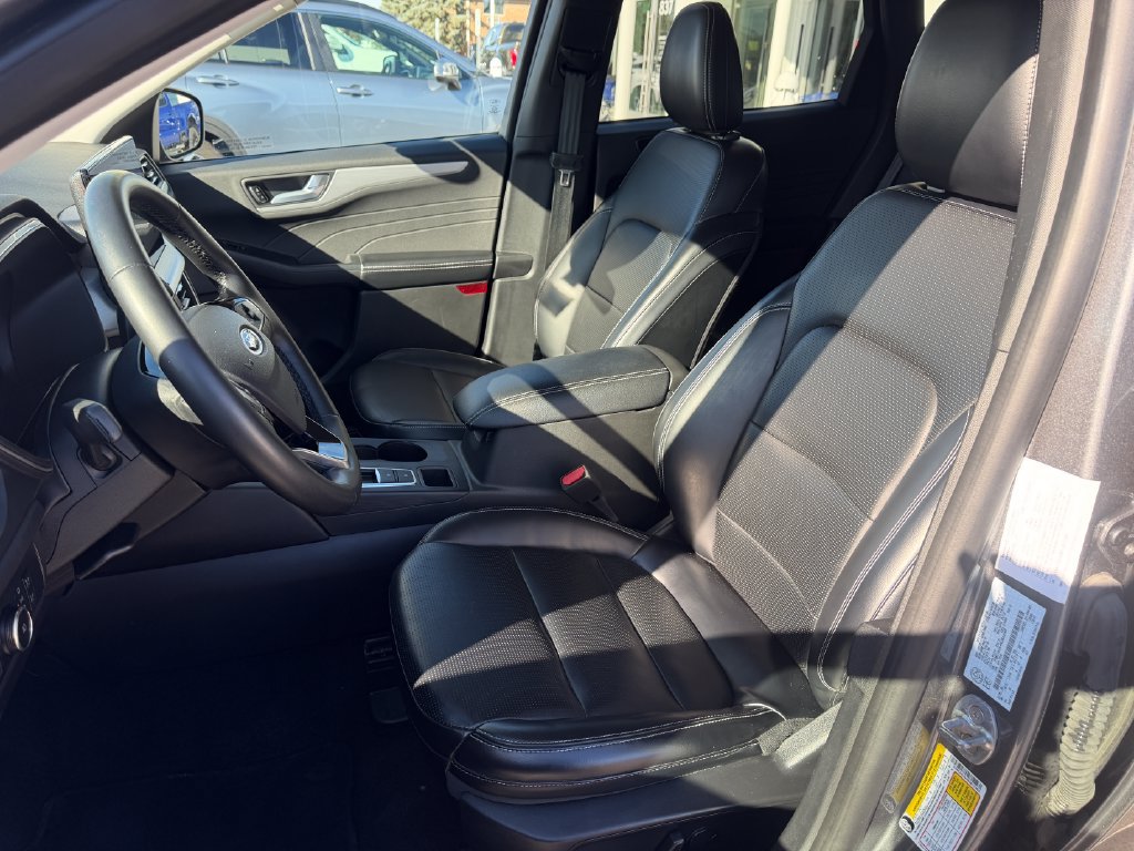Certified 2024 Ford Escape Platinum AWD/4WD image 13