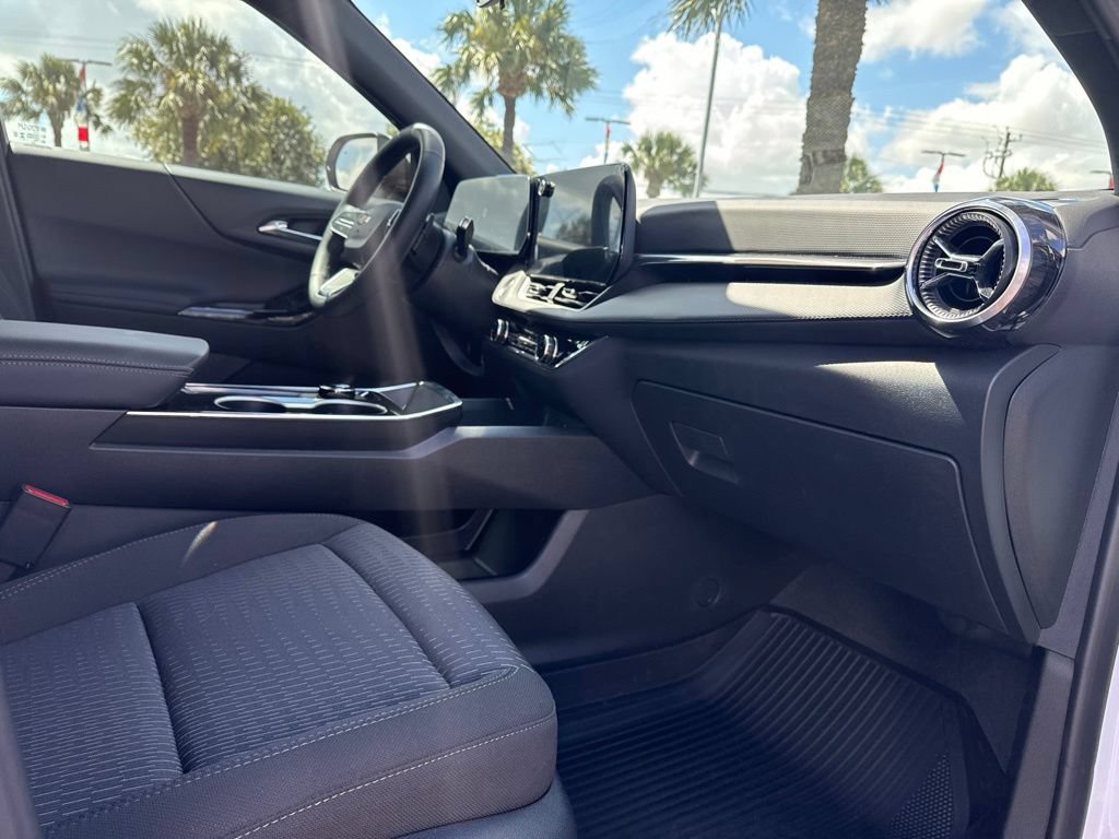 Used 2026 Chevrolet Equinox LT w/ LPO, Floor Liner Package FWD image 23