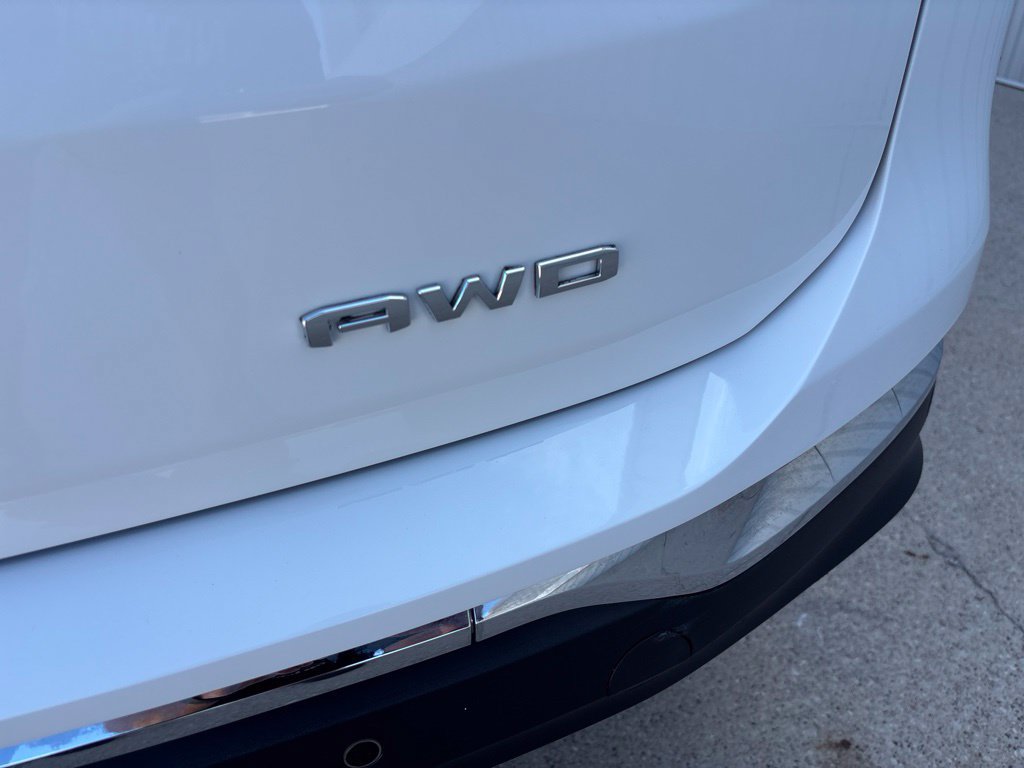 Used 2023 GMC Terrain SLT w/ Tech Package AWD/4WD image 11