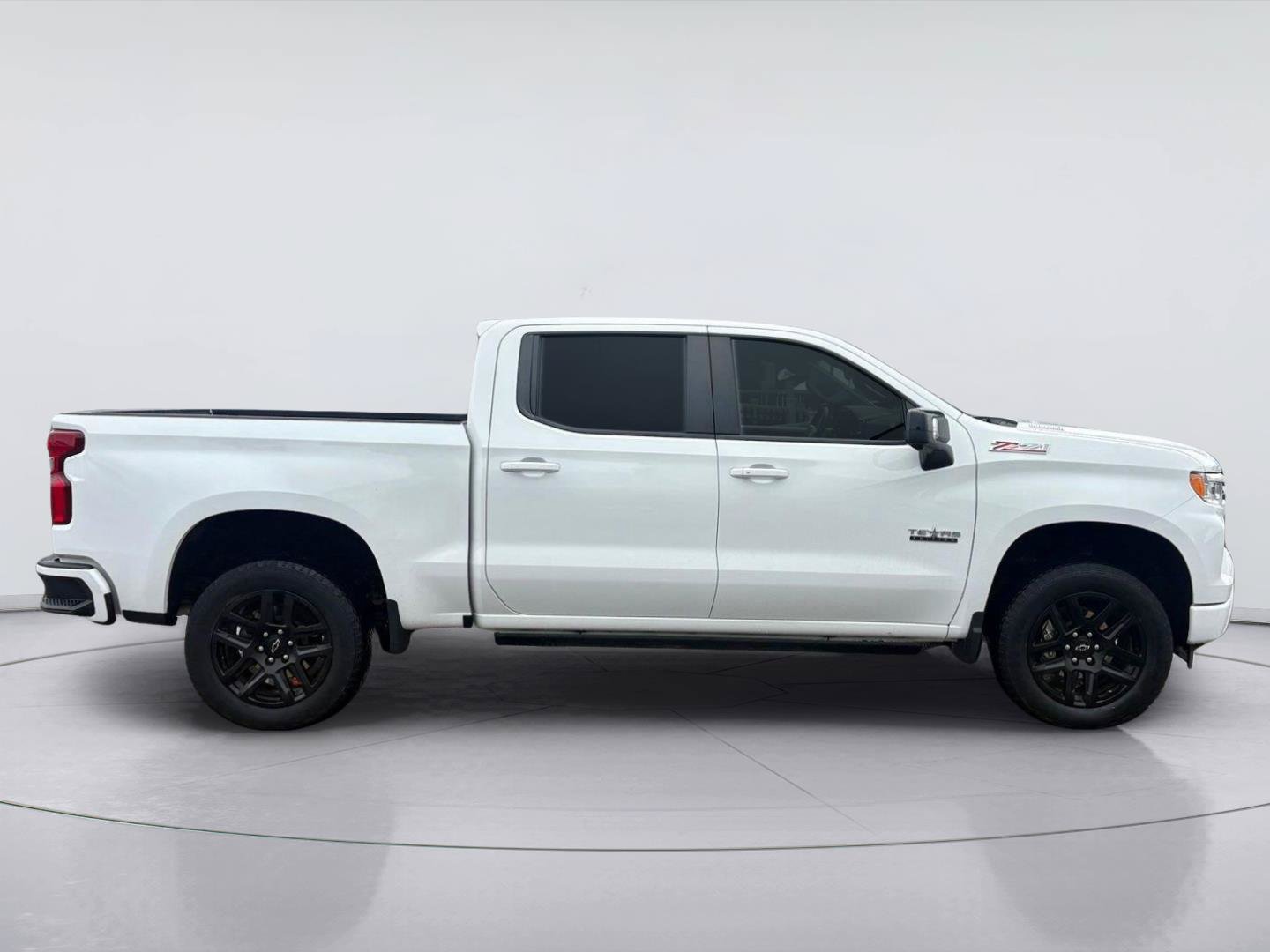 Used 2023 Chevrolet Silverado 1500 RST AWD/4WD image 2