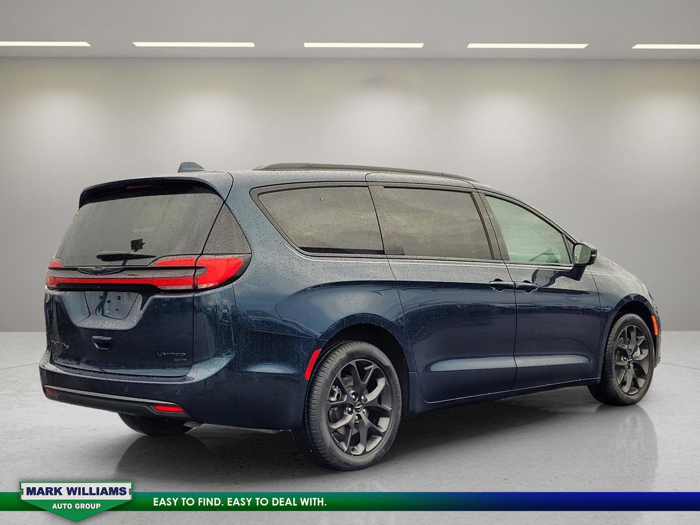 Used 2022 Chrysler Pacifica Limited w/ S Appearance Package image 5