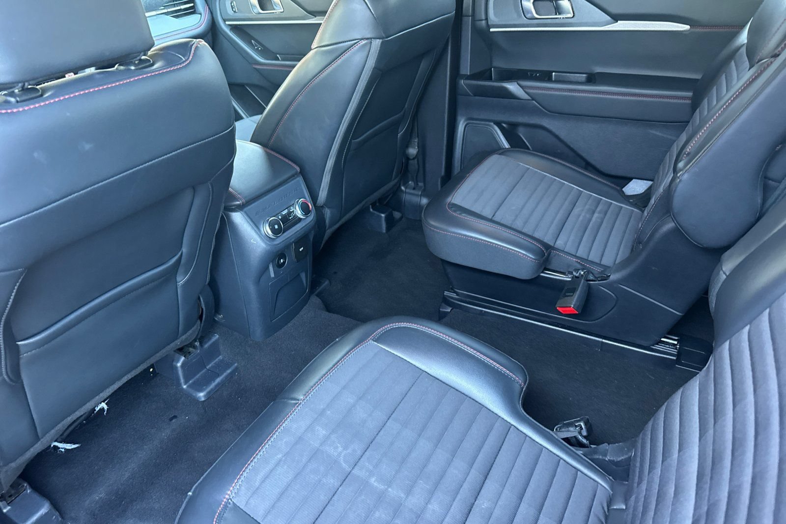 Certified 2025 Ford Explorer ST-Line AWD/4WD image 11