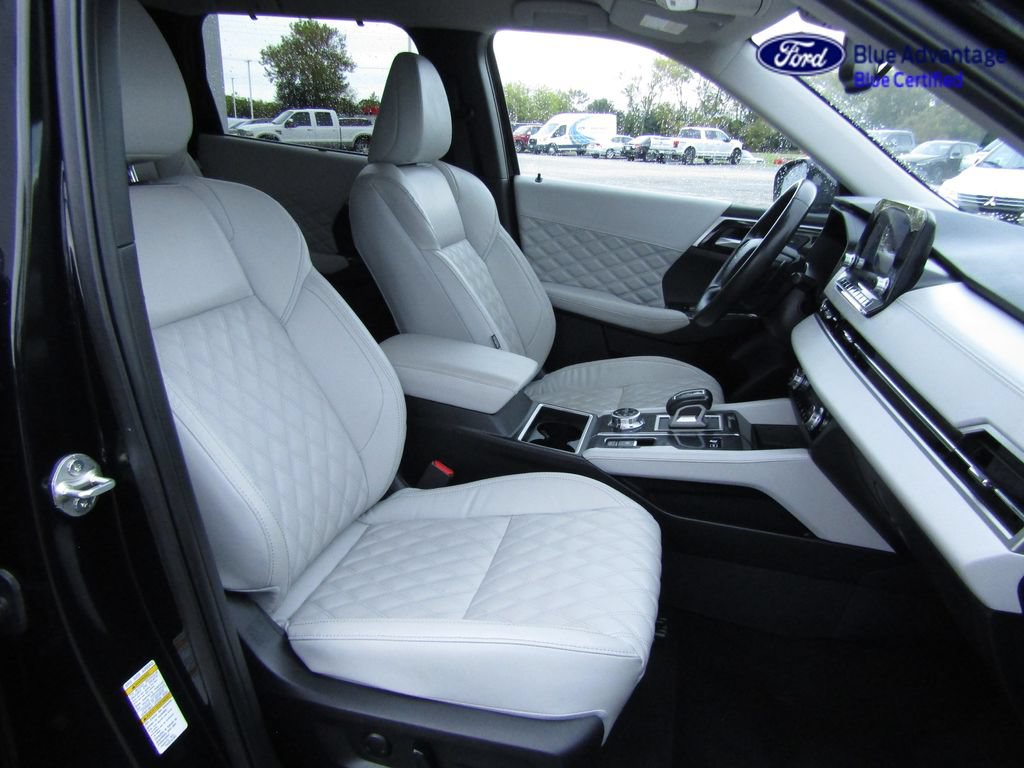 Used 2024 Mitsubishi Outlander SEL AWD/4WD image 18
