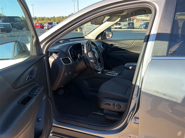 Used 2024 Chevrolet Equinox LT AWD/4WD image 3