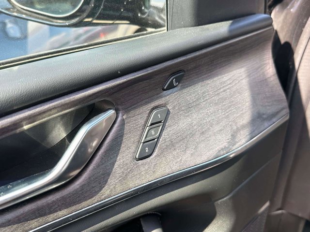 Used 2023 Jeep Grand Cherokee Overland w/ Luxury Tech Group IV image 18