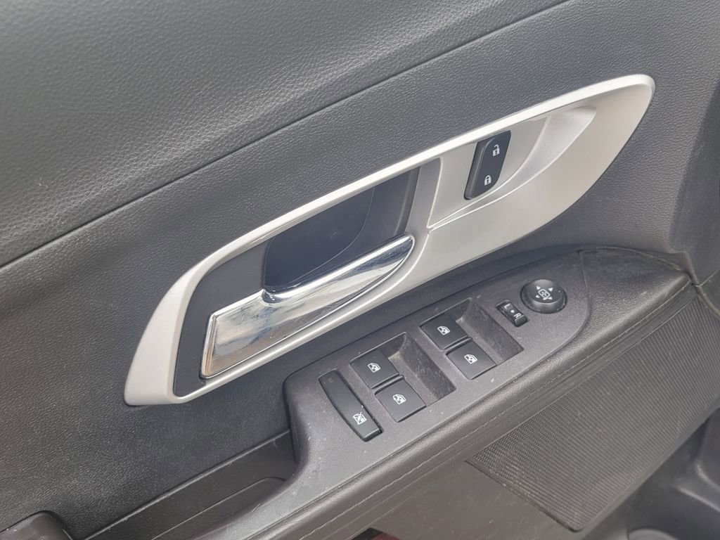 Used 2017 Chevrolet Equinox LS image 18