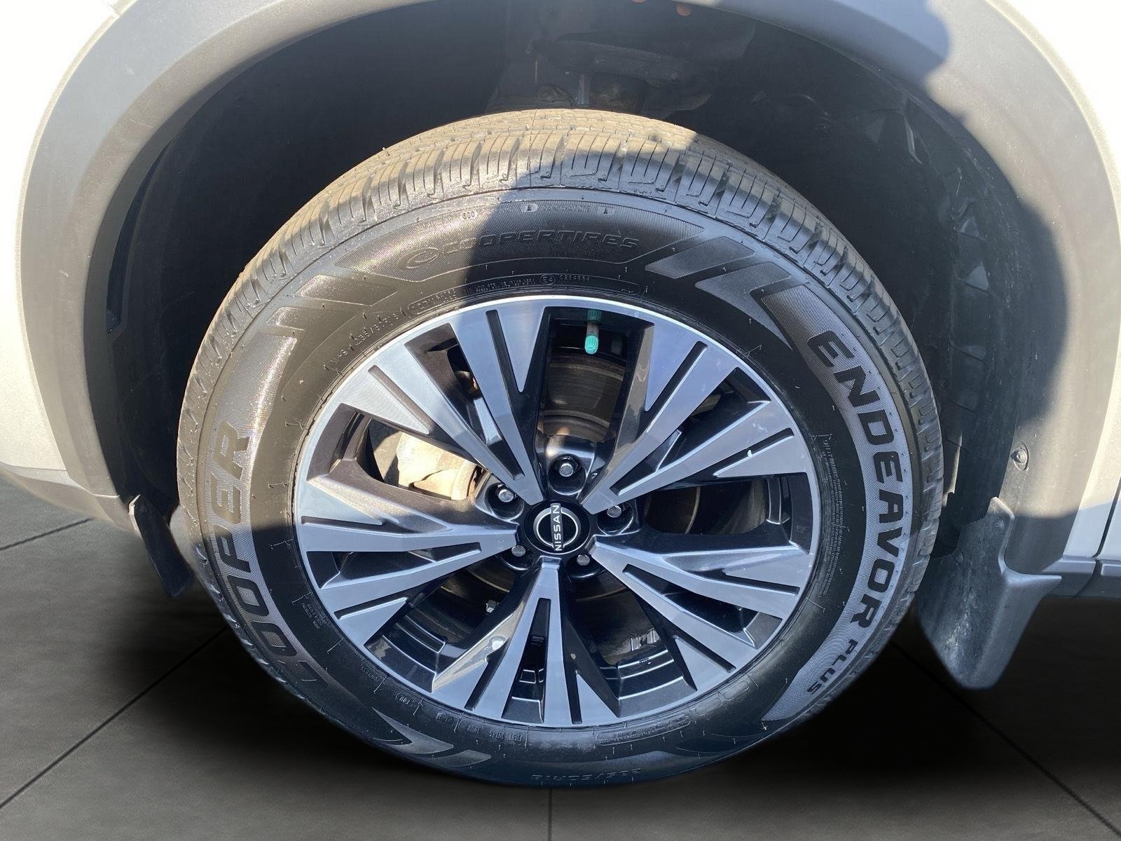 Used 2023 Nissan Rogue SV AWD/4WD image 29