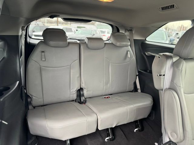Used 2025 Toyota Sienna XLE image 29