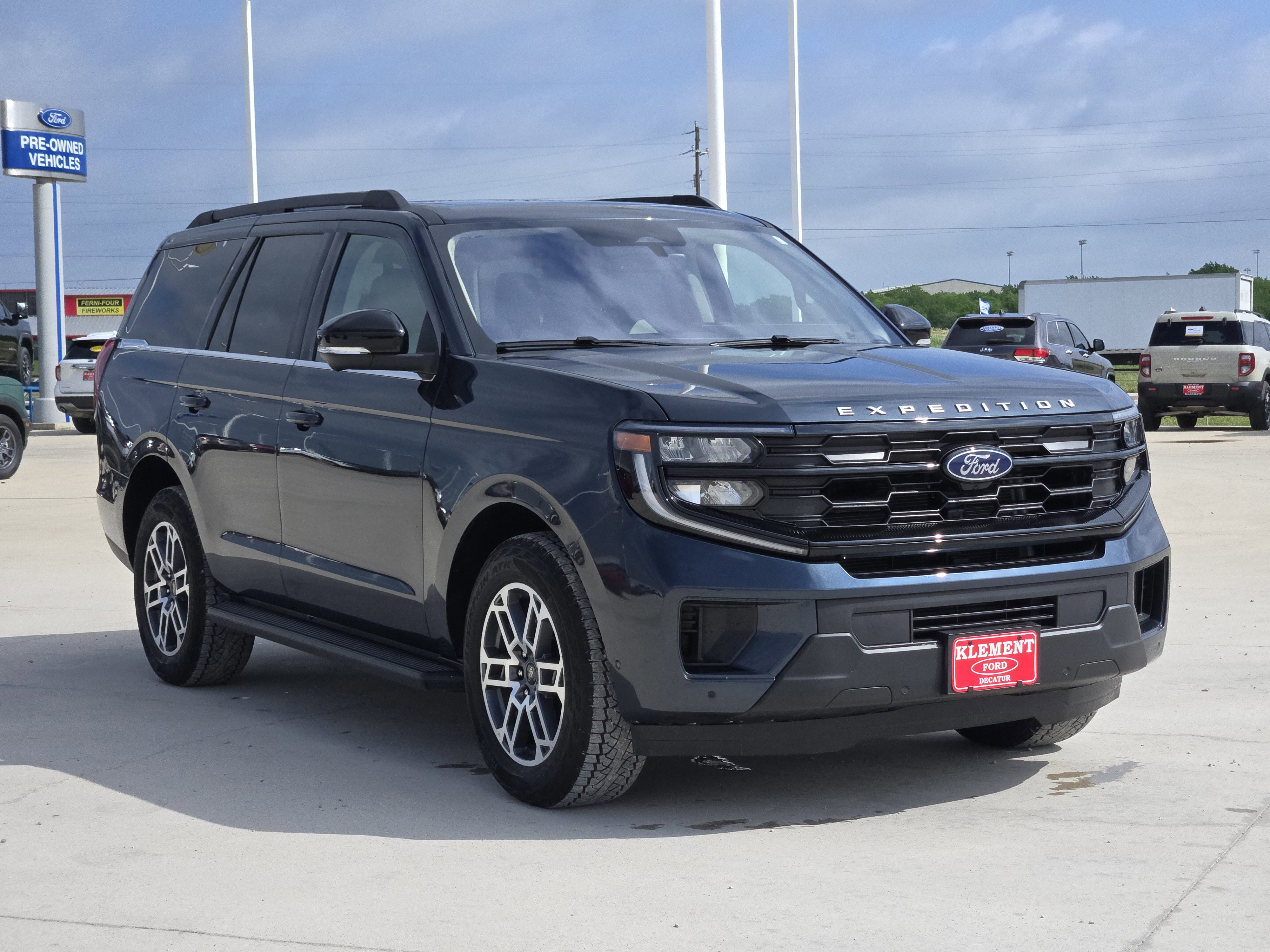 Certified 2025 Ford Expedition Active AWD/4WD image 6