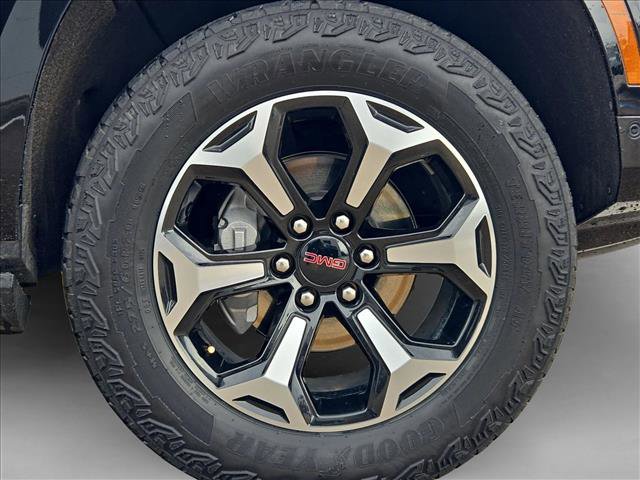 Used 2025 GMC Yukon XL AT4 w/ AT4 Premium Package AWD/4WD image 23