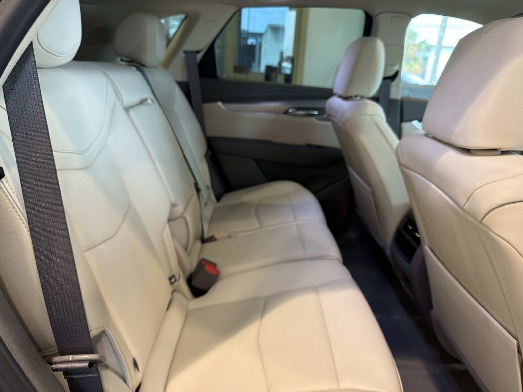 Used 2025 Cadillac XT5 Premium Luxury FWD image 12