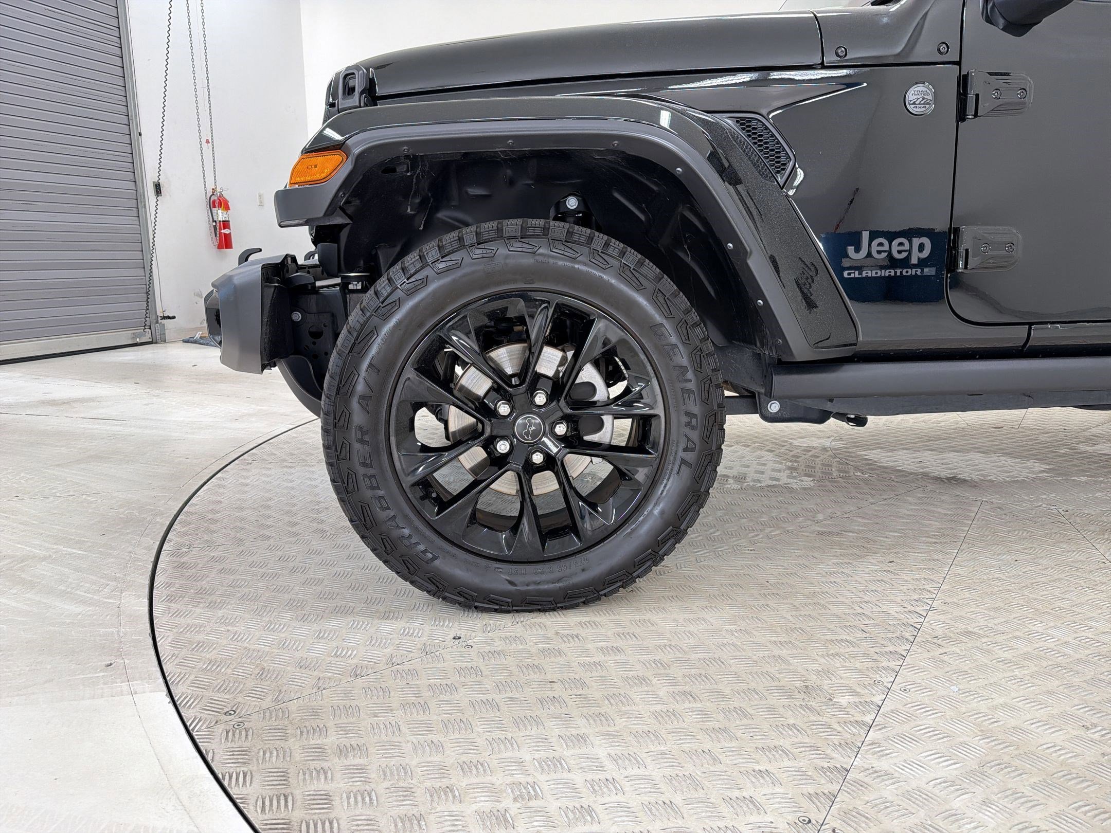 Used 2025 Jeep Gladiator Sport AWD/4WD image 12