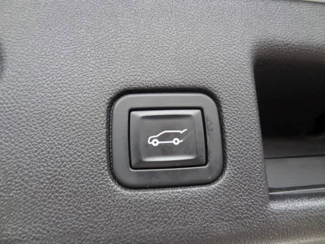 Used 2020 Chevrolet Equinox LT w/ Driver Convenience Package FWD image 10