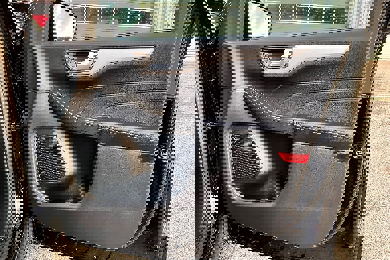 Certified 2021 Ford Escape SE w/ SE Sport Appearance Package image 24