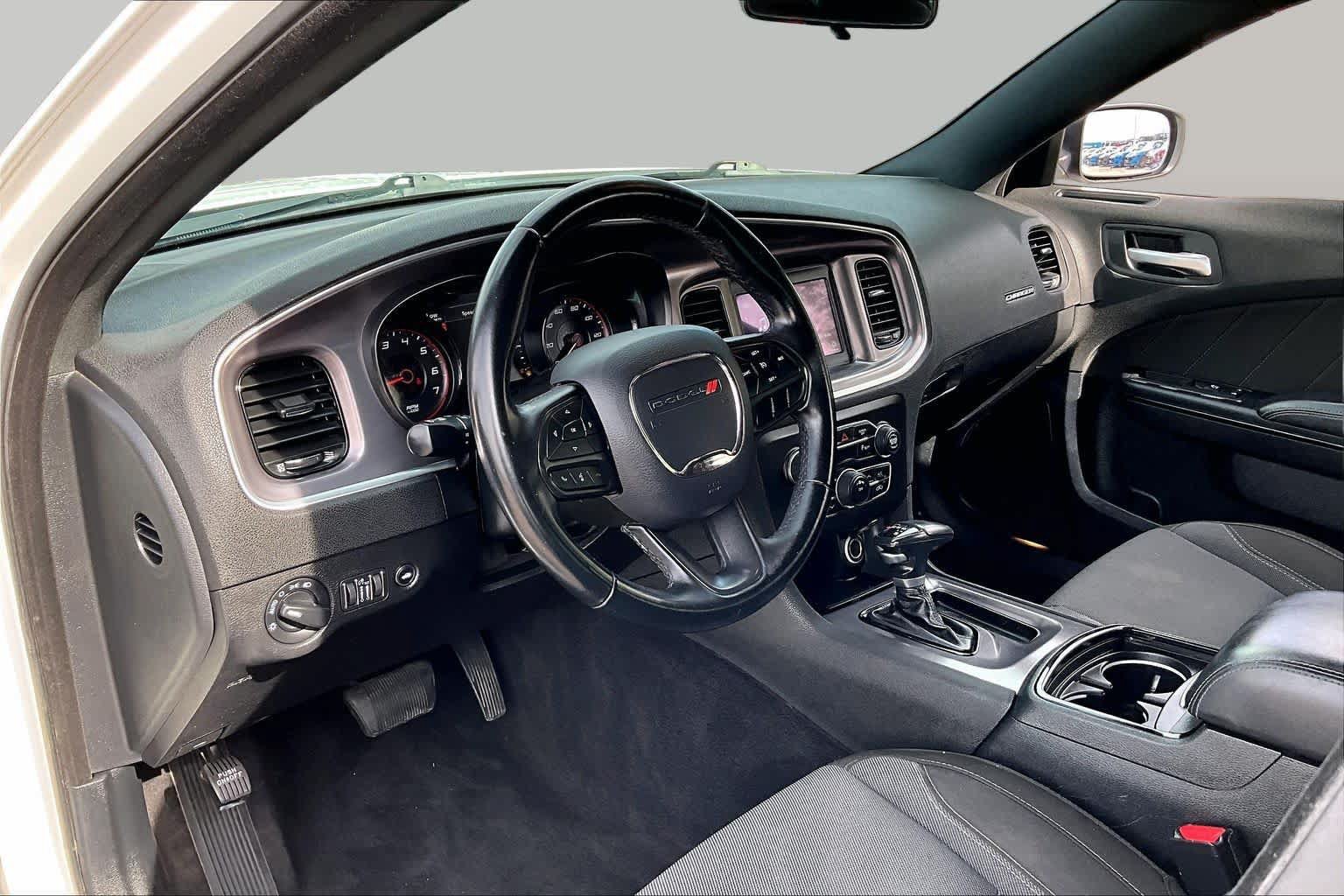 Used 2020 Dodge Charger SXT w/ Blacktop Package RWD image 15