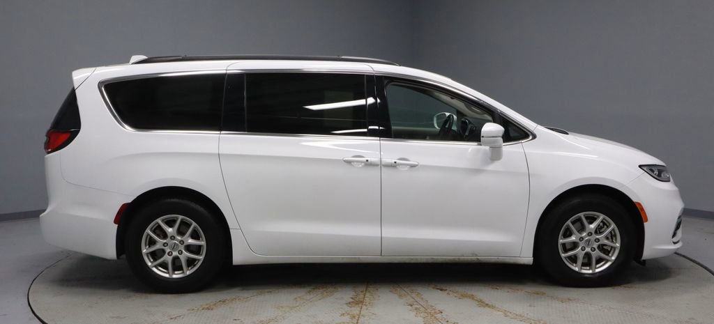 Used 2022 Chrysler Pacifica Touring-L FWD image 11
