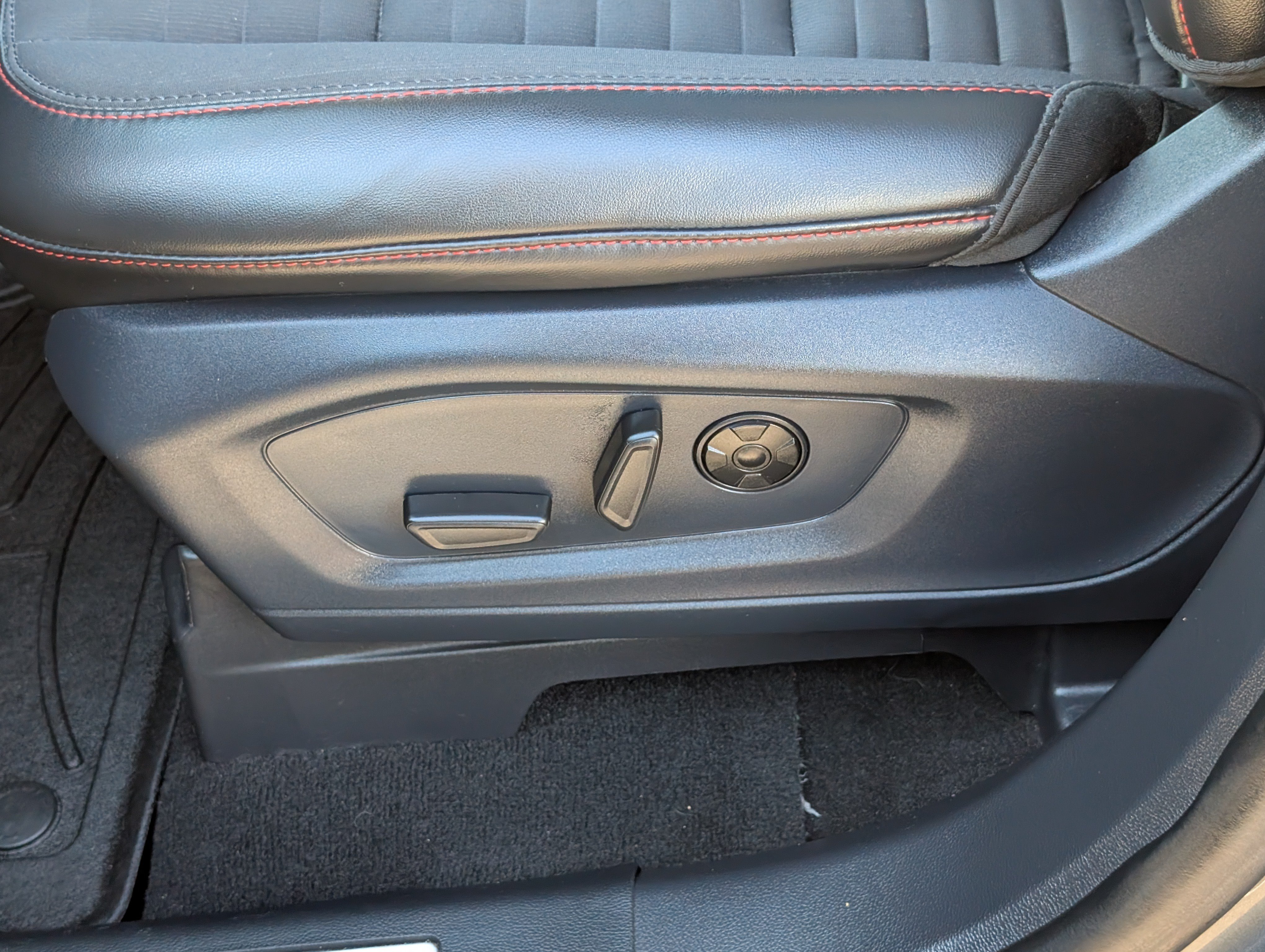 Certified 2025 Ford Explorer ST-Line w/ Premium Package AWD/4WD image 29