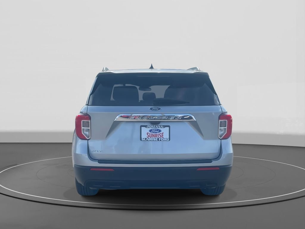 Certified 2023 Ford Explorer XLT image 3