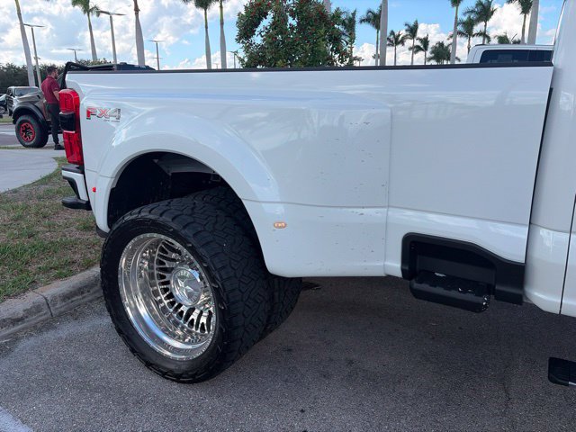 Certified 2025 Ford F450 Platinum w/ Platinum Plus Package AWD/4WD image 3
