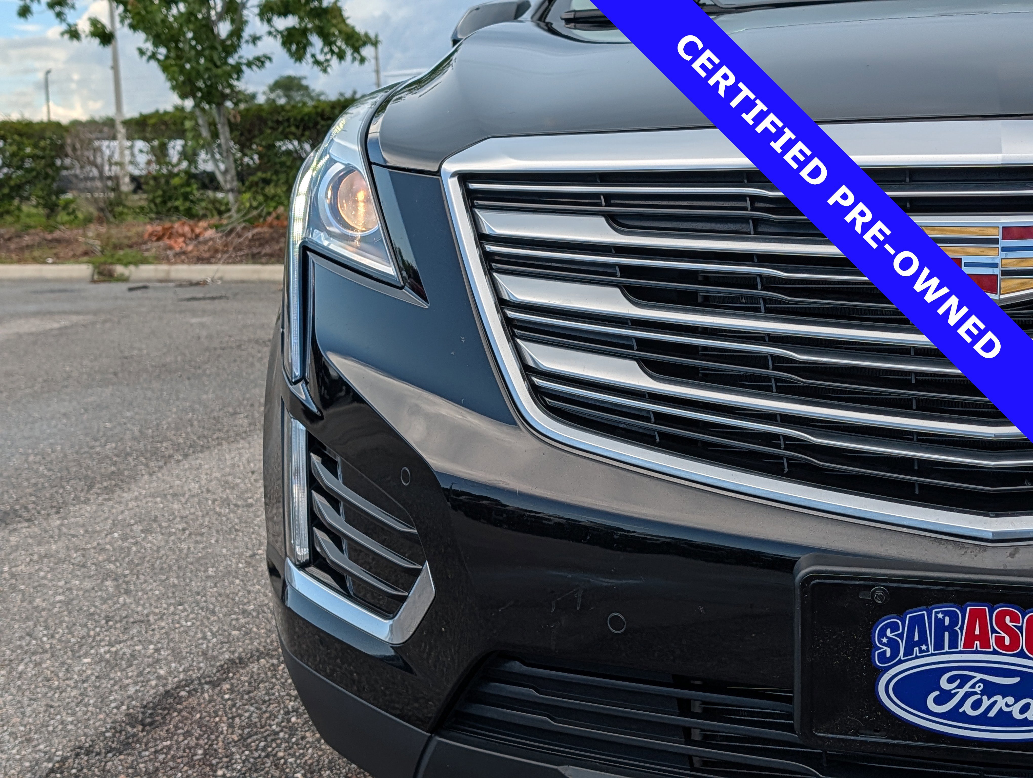 Used 2017 Cadillac XT5 Luxury w/ Driver Awareness Package FWD image 9