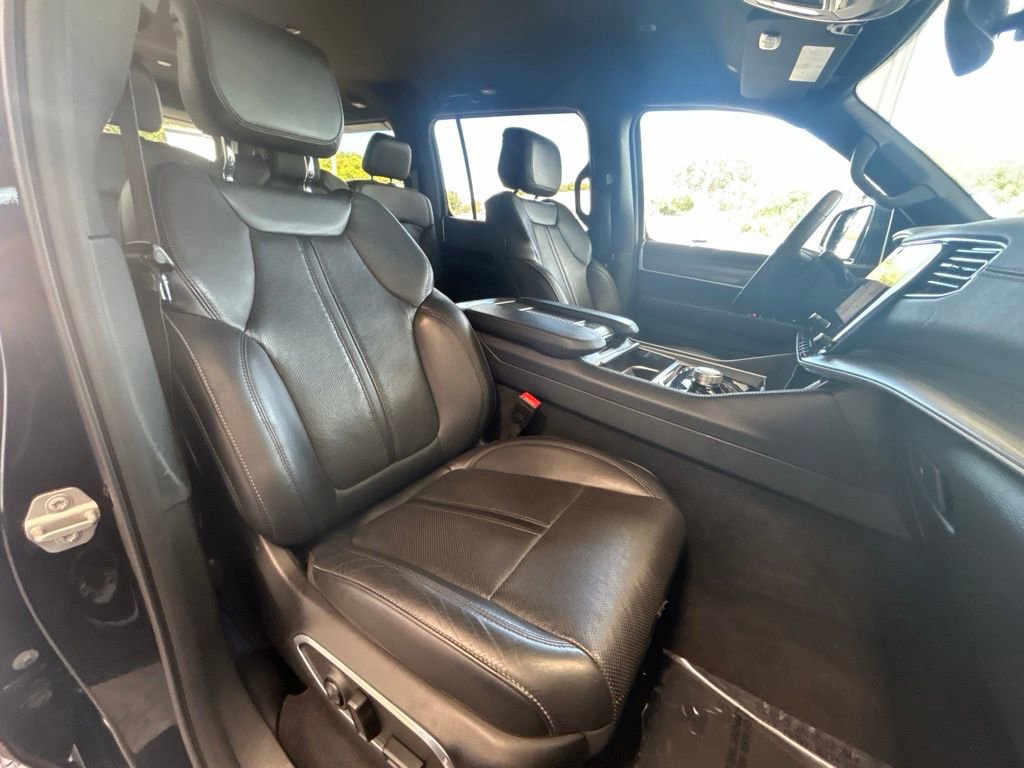 Used 2024 Jeep Wagoneer L Series II w/ Flexible Seating Group AWD/4WD image 26