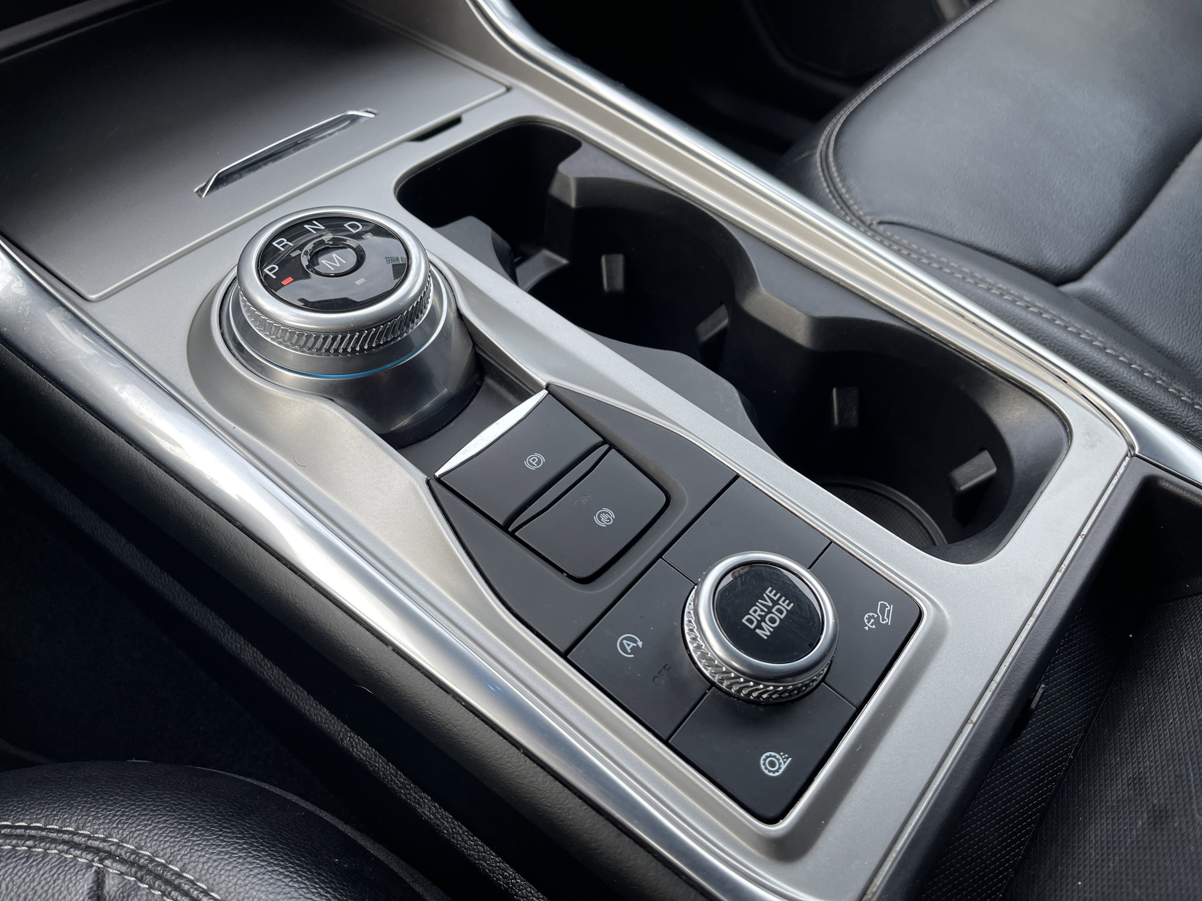 Certified 2020 Ford Explorer XLT w/ Equipment Group 202A image 21