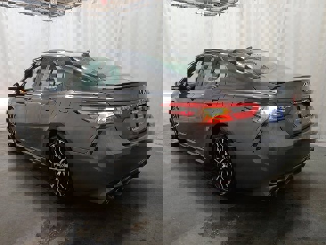 Used 2019 Toyota Camry SE image 5