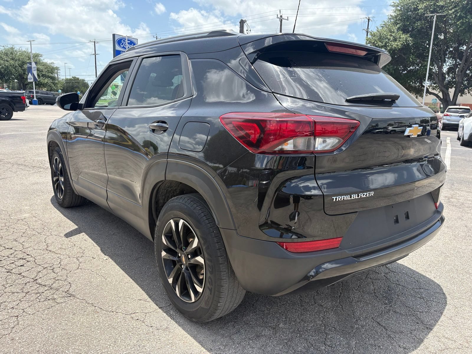 Used 2022 Chevrolet TrailBlazer LT FWD image 3