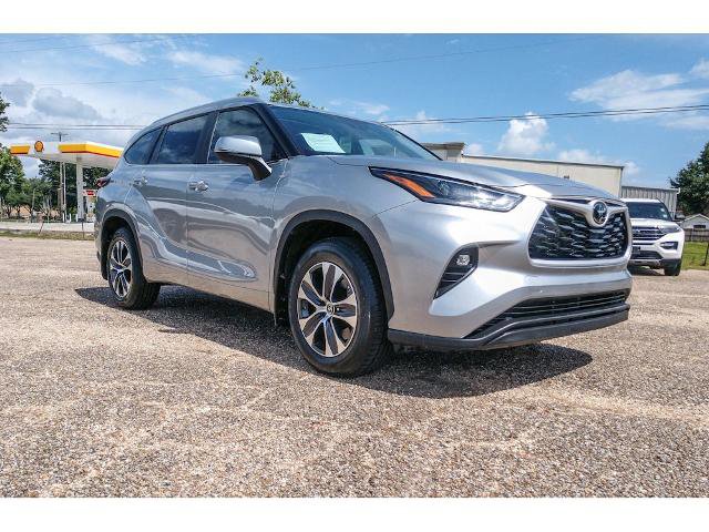Used 2023 Toyota Highlander XLE FWD image 5