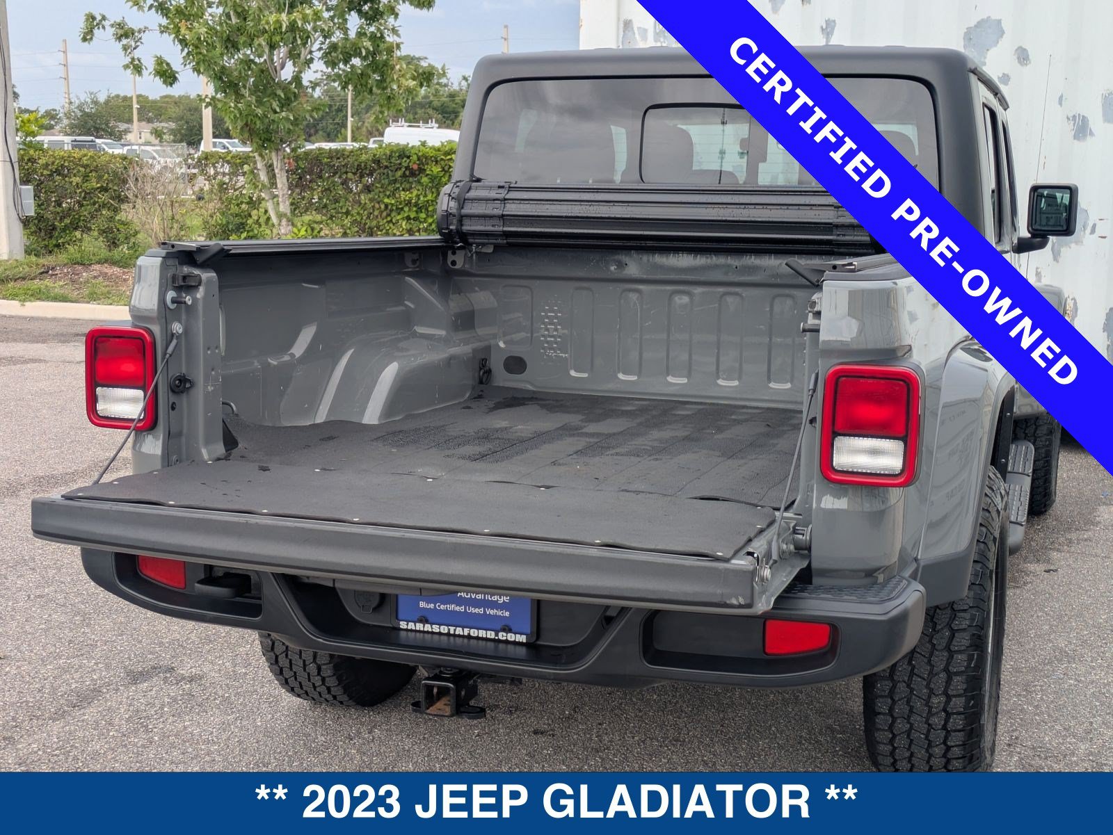 Used 2023 Jeep Gladiator Overland AWD/4WD image 16