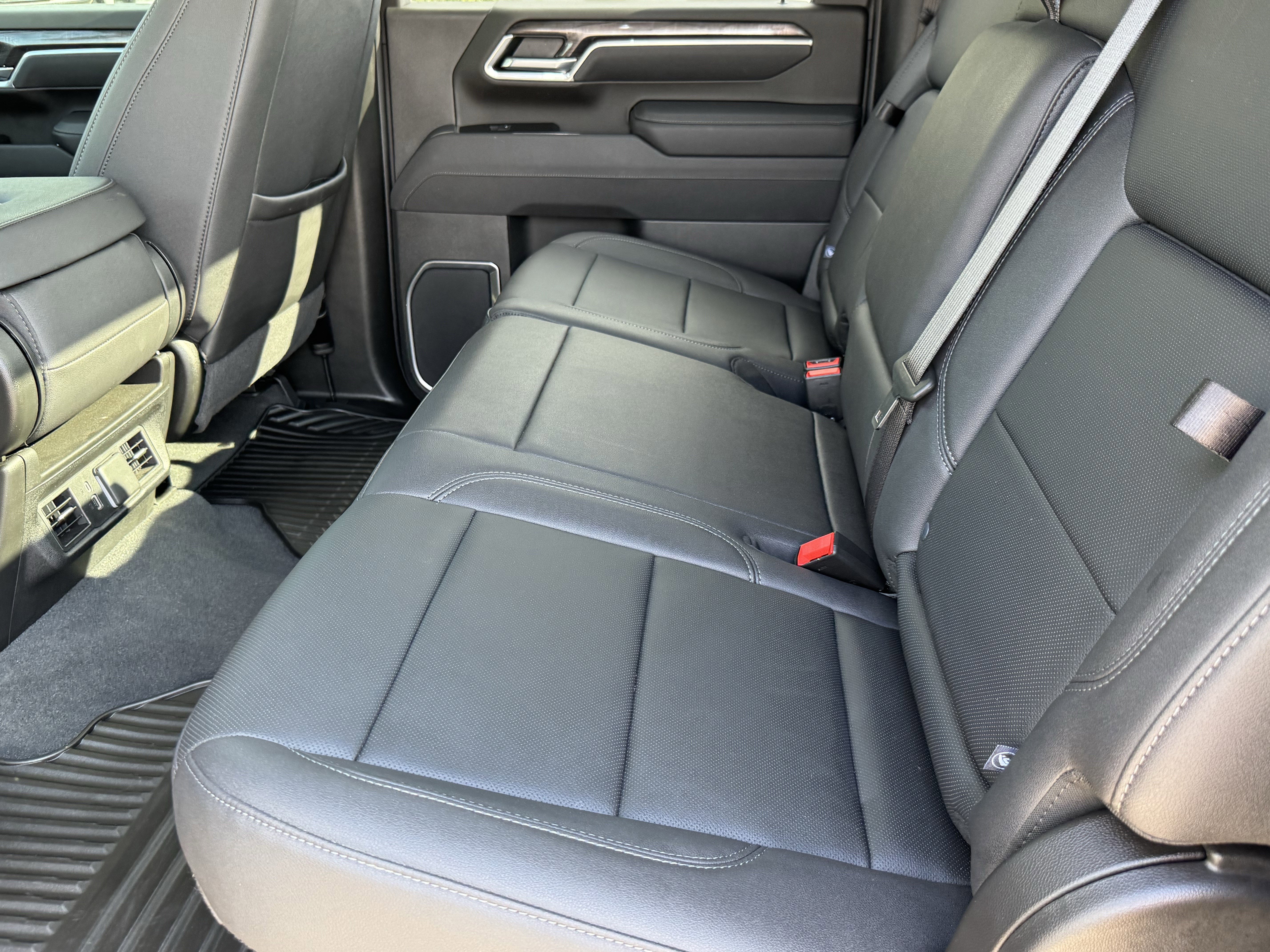 Used 2025 Chevrolet Silverado 2500 LTZ image 11