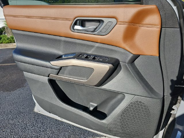 Used 2024 Nissan Pathfinder Platinum FWD image 35