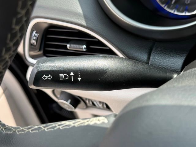 Used 2024 Chrysler Pacifica Touring-L FWD image 21