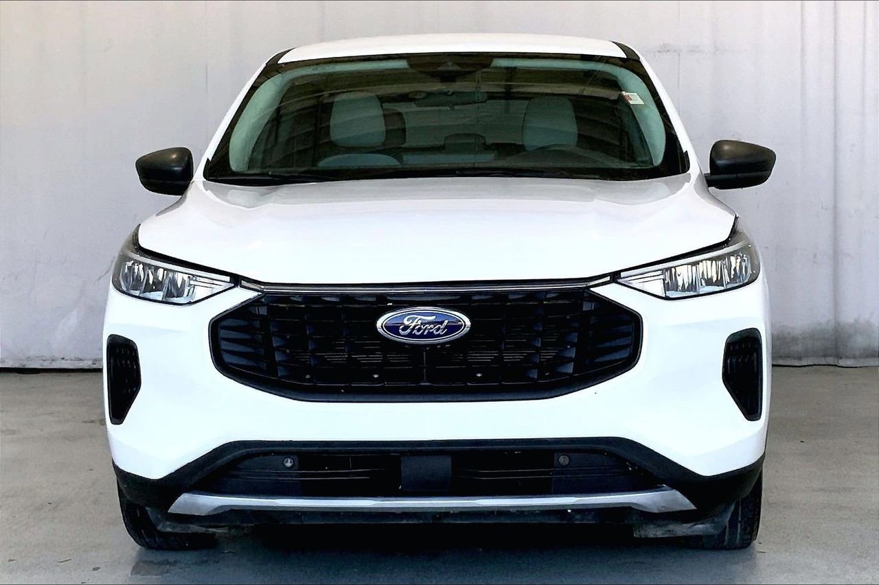 Certified 2023 Ford Escape Active w/ Tech Pack #1 FWD image 2