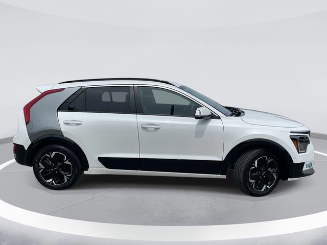 Used 2023 Kia Niro Wave FWD image 2