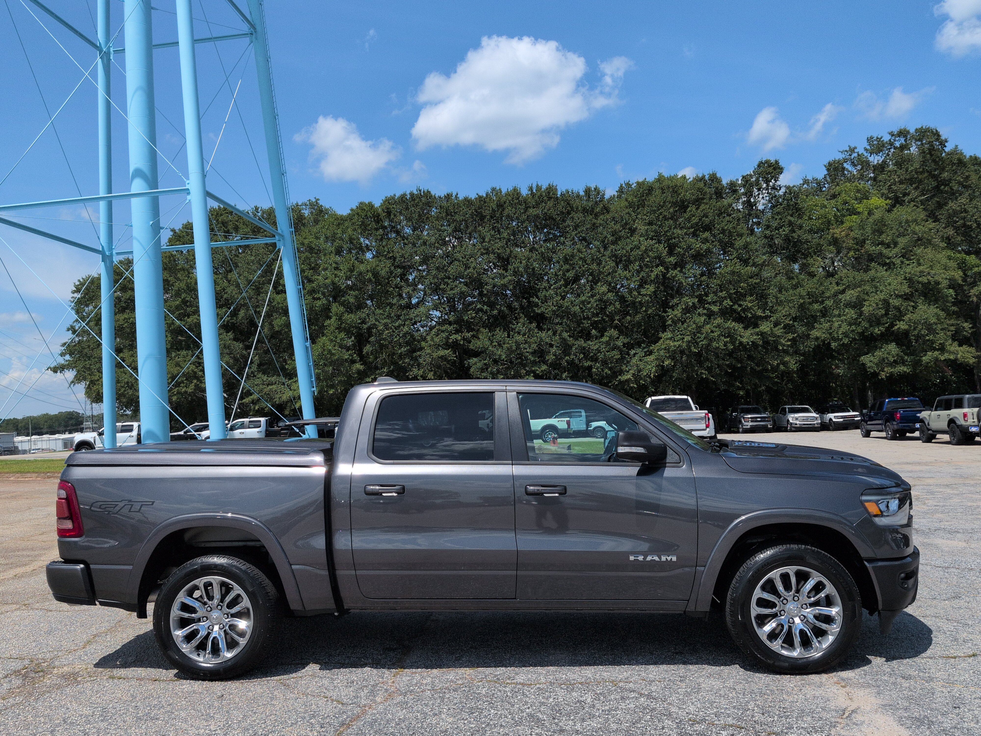 Used 2022 RAM 1500 Laramie AWD/4WD image 2