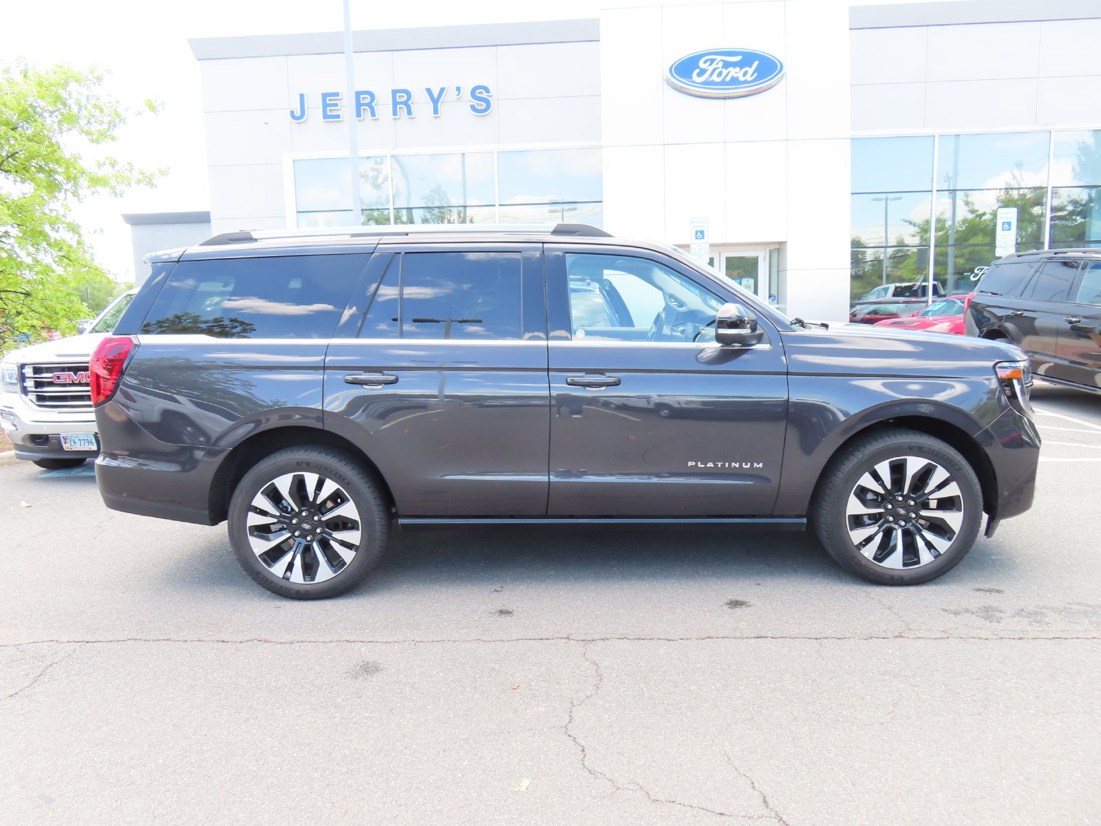 Certified 2025 Ford Expedition Platinum w/ Driver's Package AWD/4WD image 4