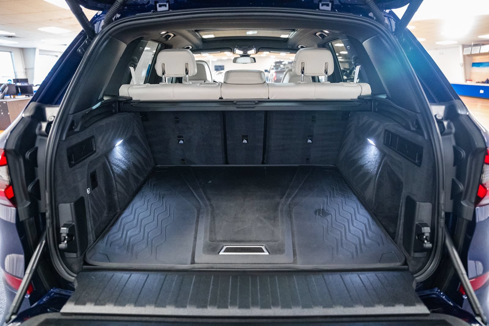 Used 2022 BMW X5 M50i w/ Premium Package AWD/4WD image 8