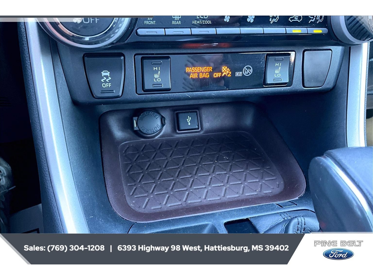 Used 2020 Toyota RAV4 Limited AWD/4WD image 24