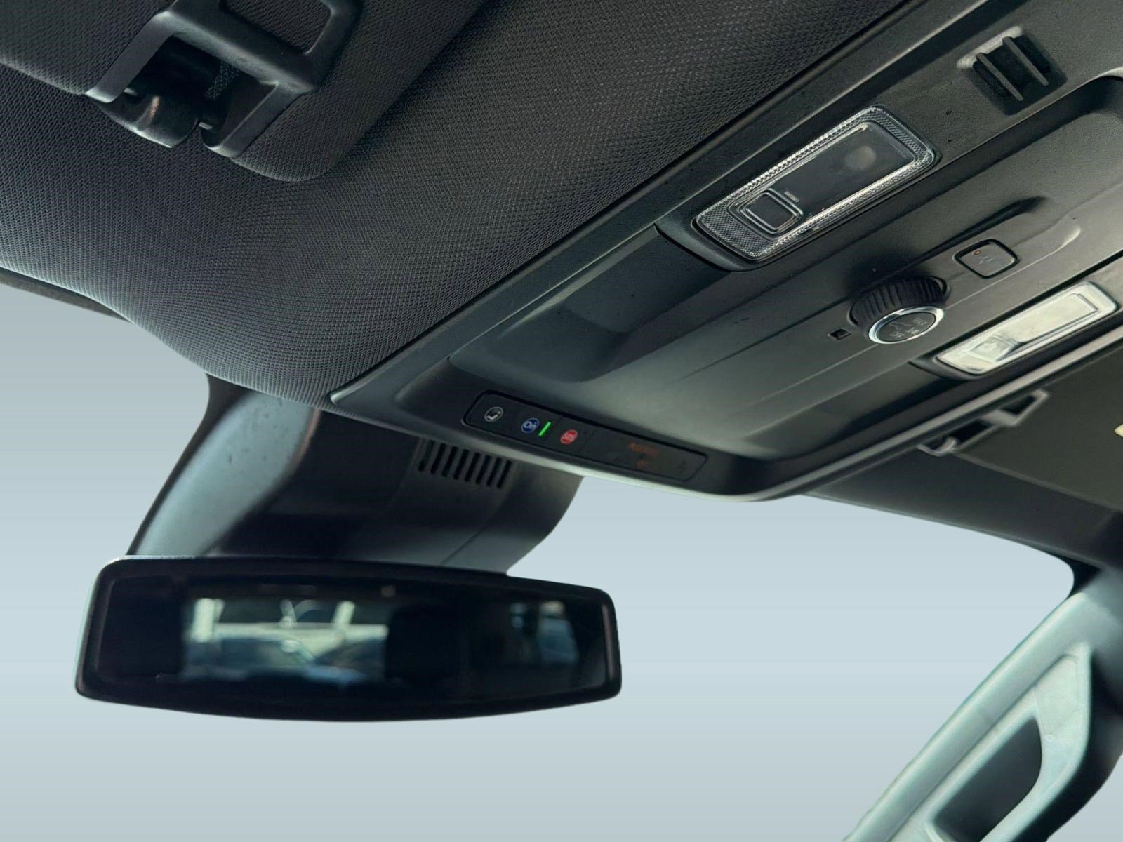 Used 2025 Chevrolet Suburban Z71 image 20