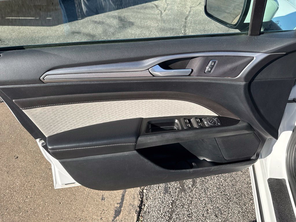 Certified 2019 Ford Fusion SE FWD image 13