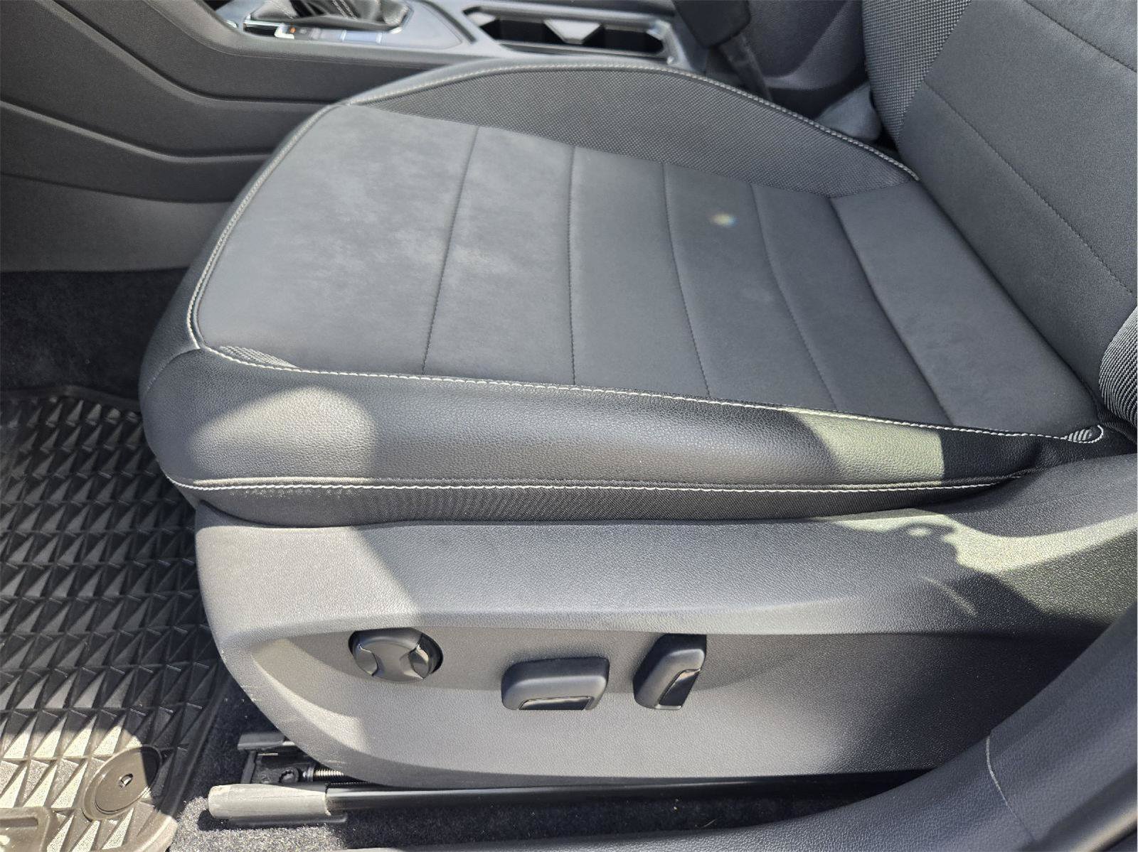 Used 2022 Volkswagen Taos SE FWD image 22