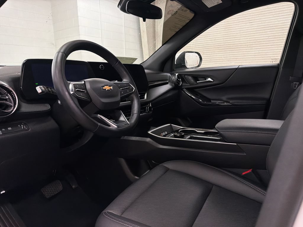 Used 2026 Chevrolet Equinox LT w/ Convenience Package II FWD image 7