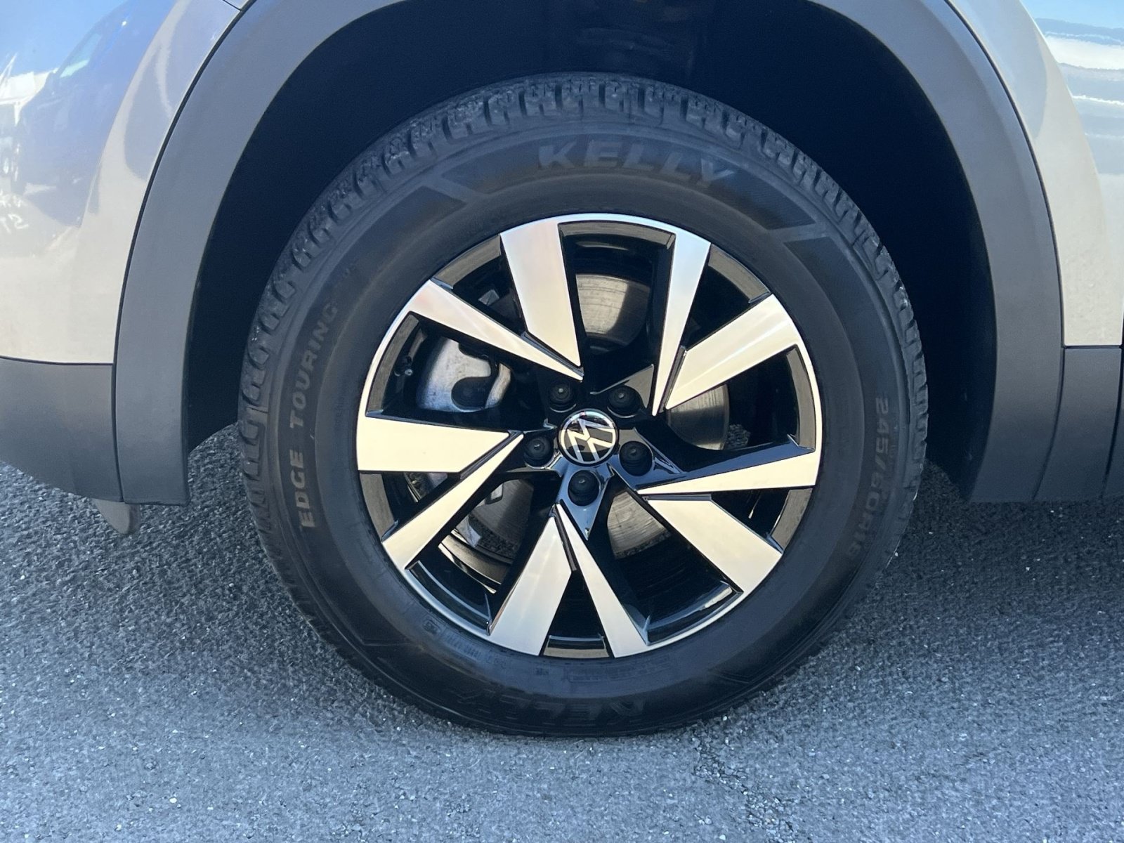 Used 2022 Volkswagen Atlas Cross Sport SE AWD/4WD image 20