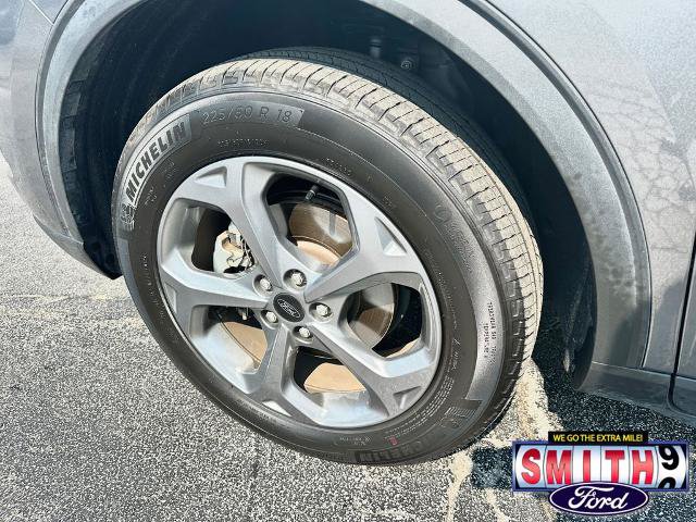 Certified 2025 Ford Escape ST-Line Select AWD/4WD image 12